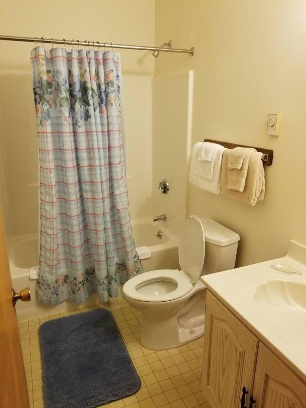 Double or Twin Room interior