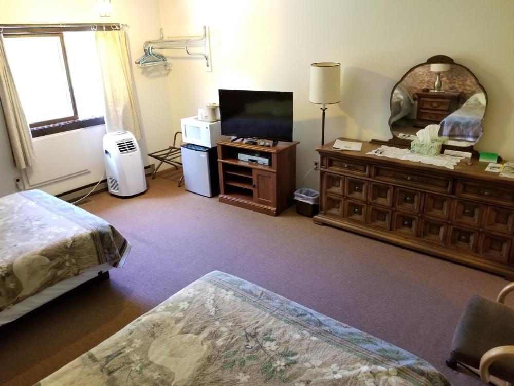 Double or Twin Room interior